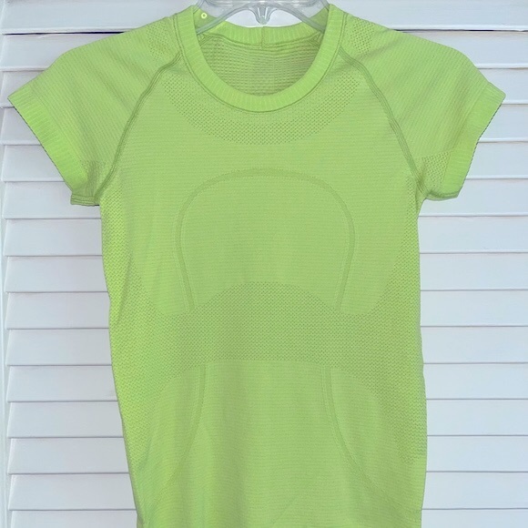 lululemon athletica Tops - Lululemon Tun Swiftly Tech SS Crew, Light Green, Size 4